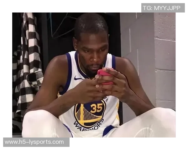 杜兰特回应网友质疑称父爱缺失导致自信不足是无知愚蠢的观点 杜兰特回应网友质疑称父爱缺失导致自信不足是无知愚蠢的观点